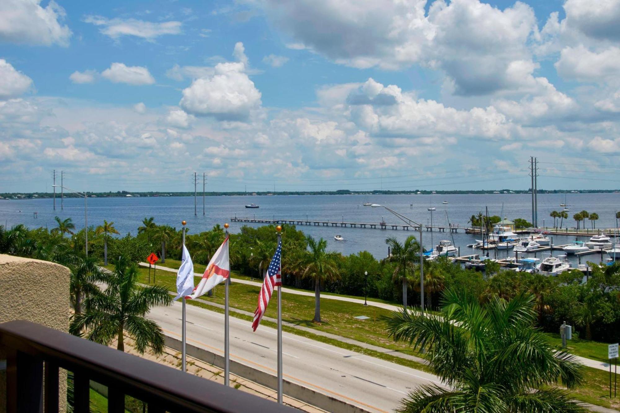 Four Points By Sheraton Punta Gorda Harborside Exterior photo
